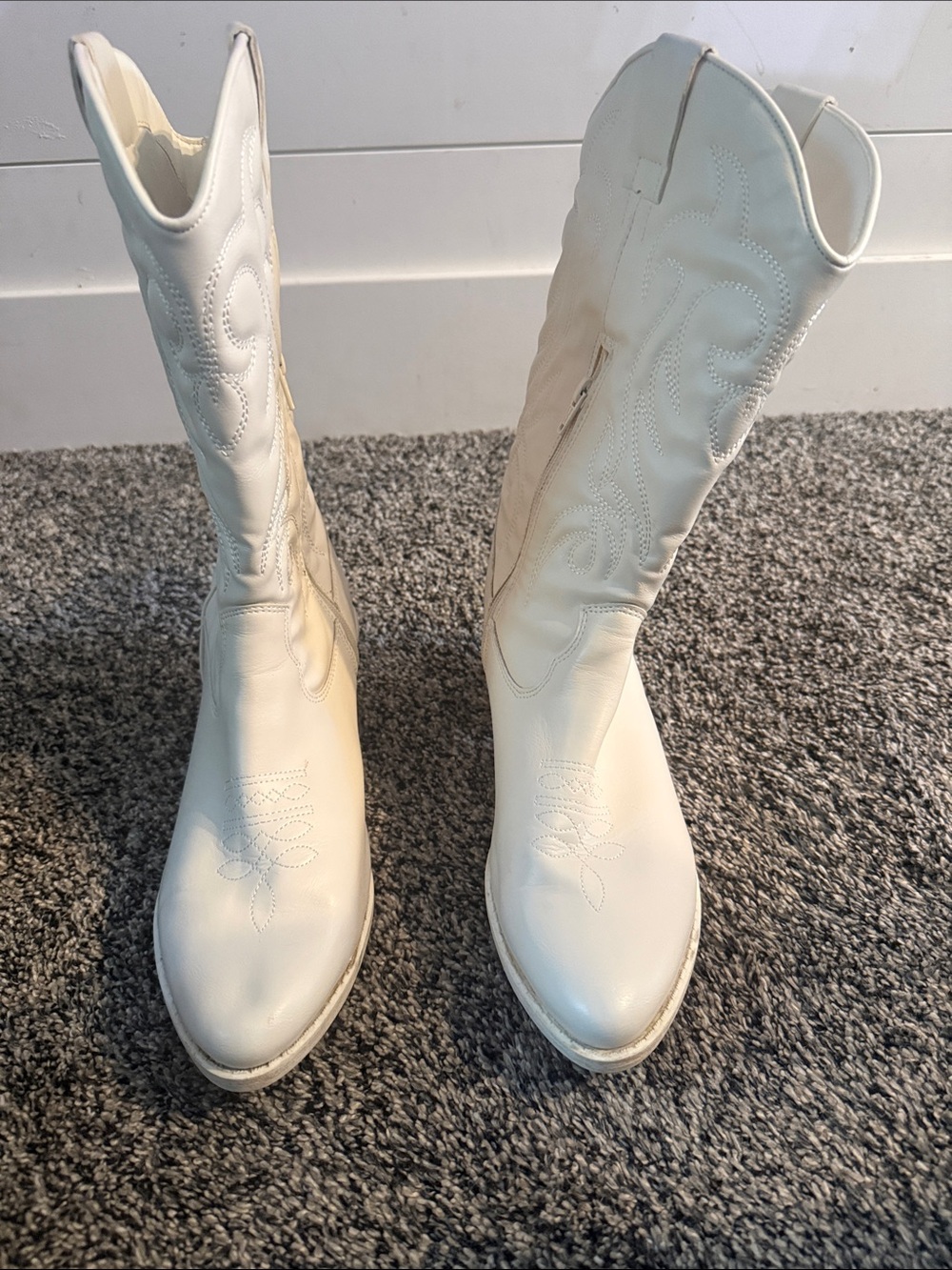 Madden NYC Women’s White Cowboy Boots Size 10 Western Embroidered Mid Calf - Picture 3 of 10